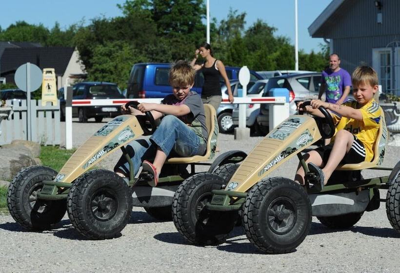 בית מלון כפרי First Camp Holbæk Fjord