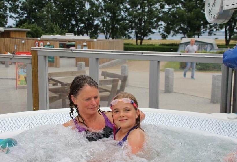 בית מלון כפרי First Camp Holbæk Fjord