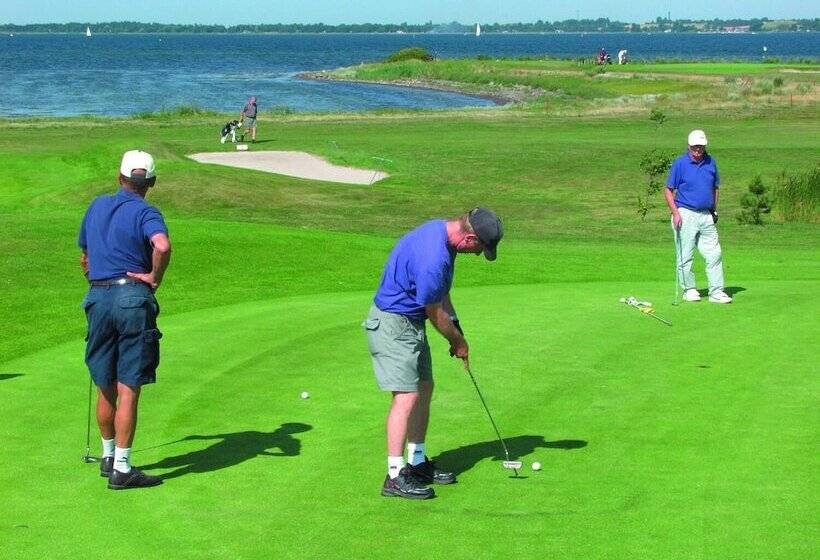 בית מלון כפרי First Camp Holbæk Fjord