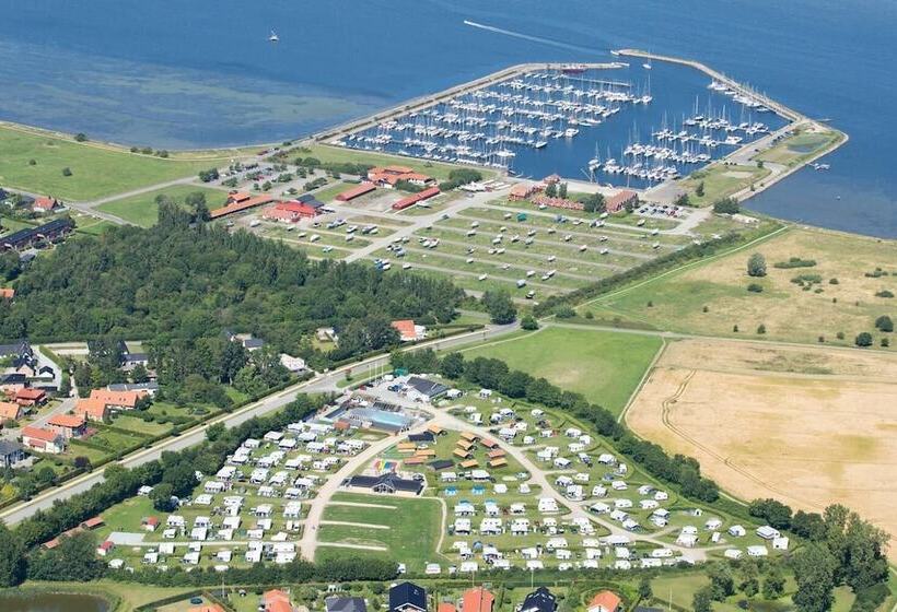 בית מלון כפרי First Camp Holbæk Fjord