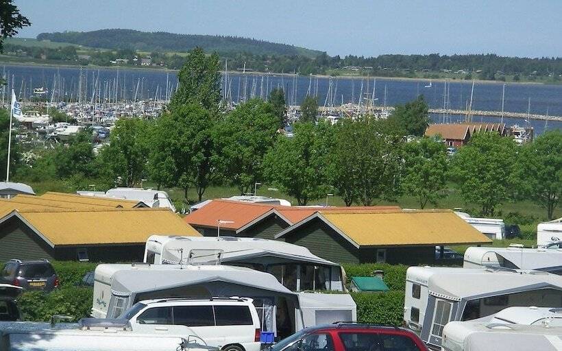 בית מלון כפרי First Camp Holbæk Fjord