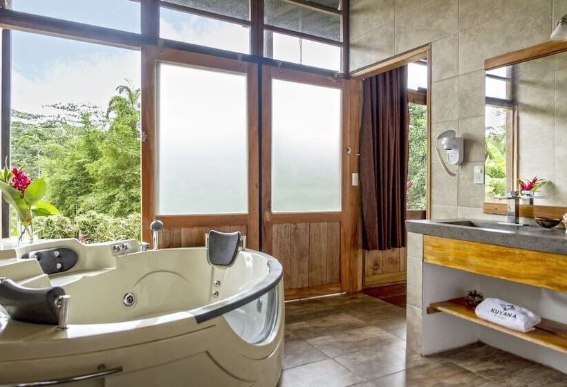 هتل Kuyana Amazon Lodge
