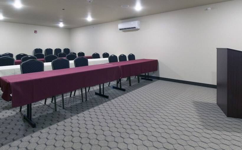 فندق Newcastle Lodge And Convention Center