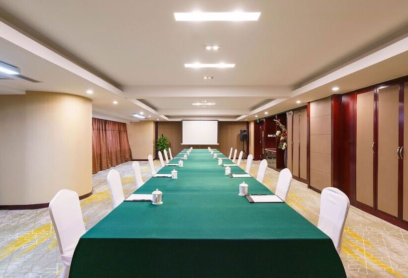 בית מלון כפרי Oasis Grand