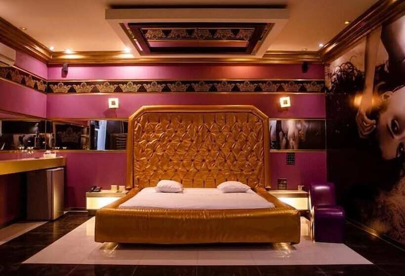 Отель Orei Suites & Spa