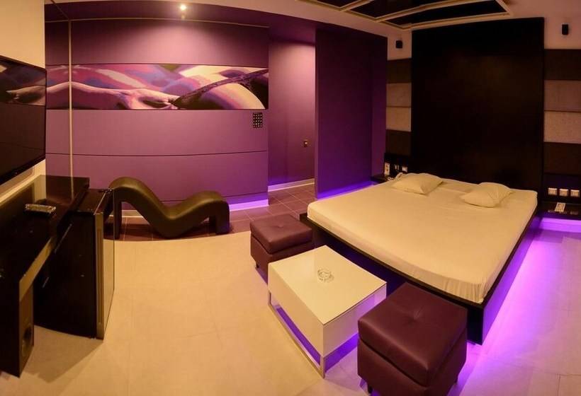 Отель Orei Suites & Spa