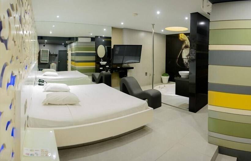 Отель Orei Suites & Spa