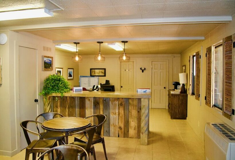 فندق Pendaries Village Lodge