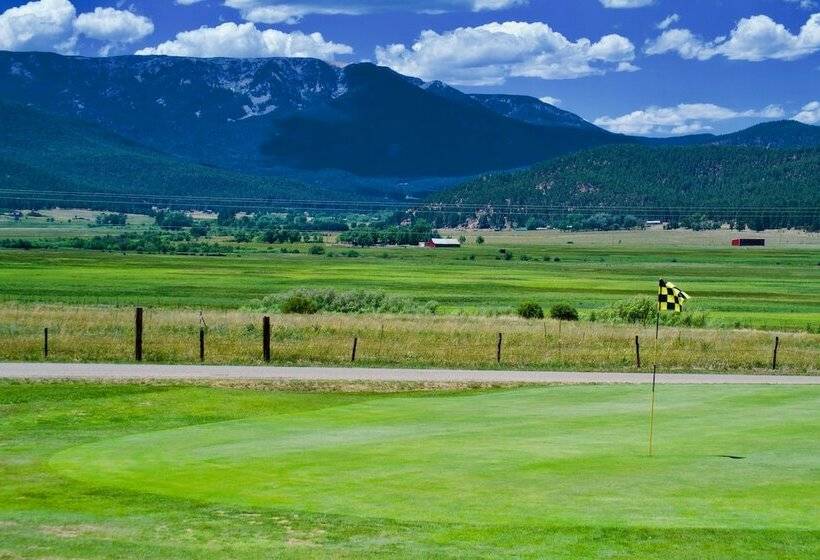 فندق Pendaries Village Lodge