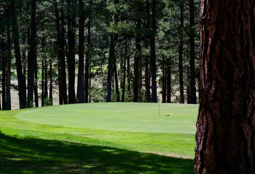 فندق Pendaries Village Lodge