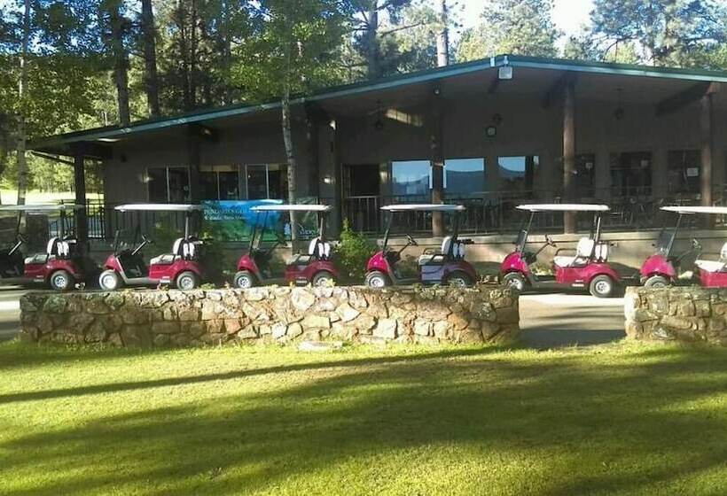 فندق Pendaries Village Lodge