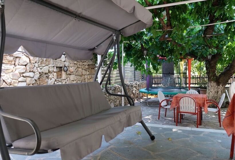 בית מלון כפרי Rovies