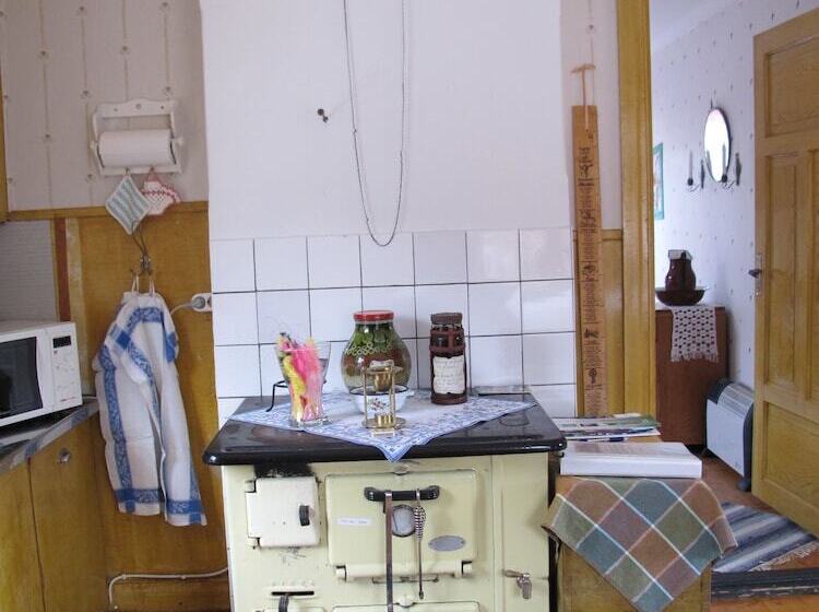 교외 호텔 Lövbergs B&b