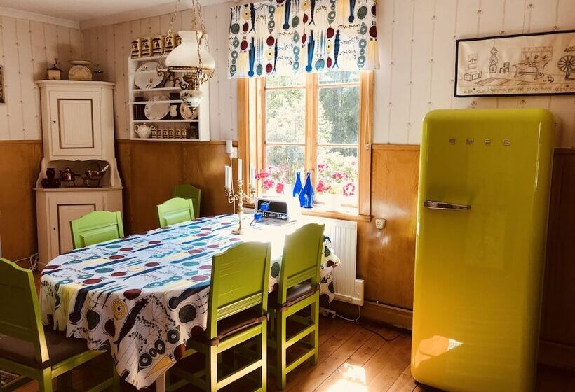 교외 호텔 Lövbergs B&b