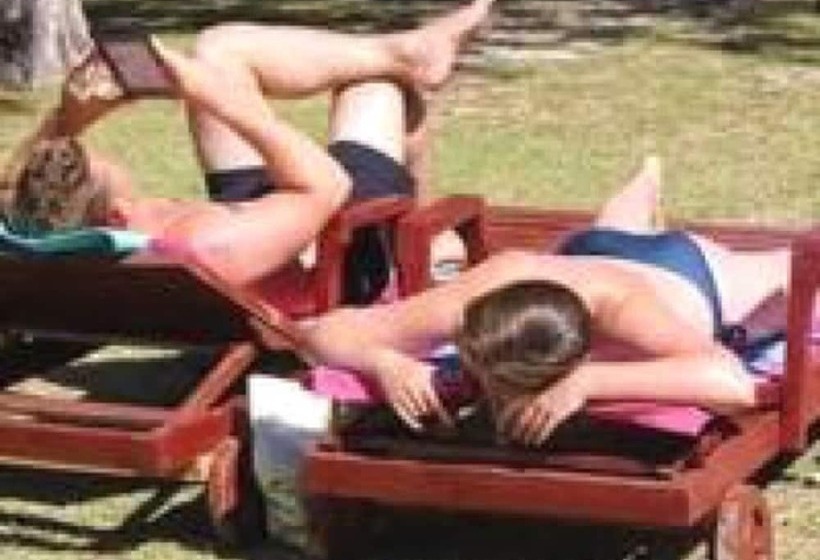 هتل Safe Landing Ecolodge