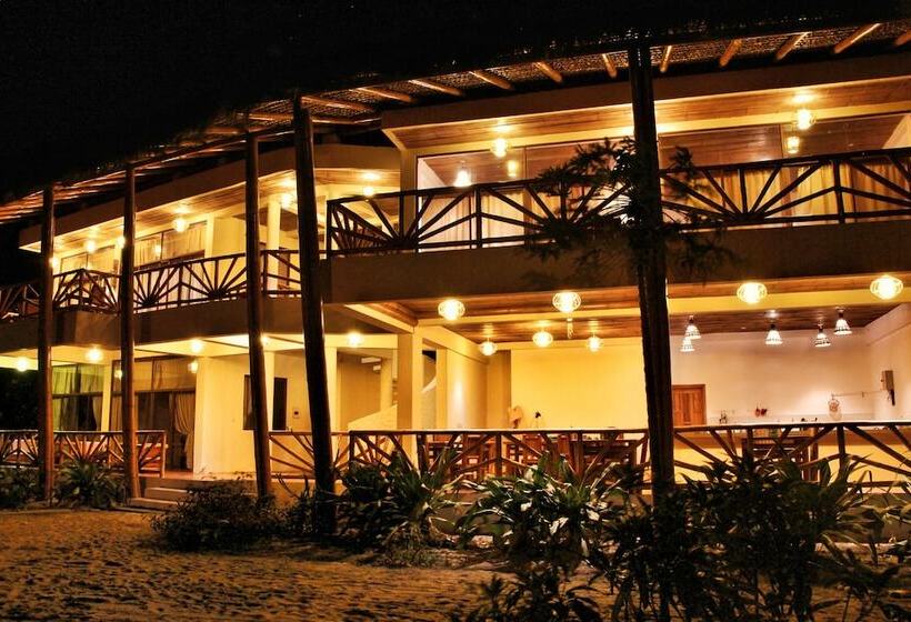هتل Seaside Garden Ecolodge Mompiche