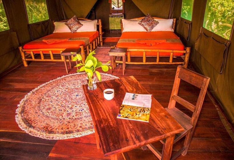בית מלון כפרי Selous Butembo Tented Lodge Lotus