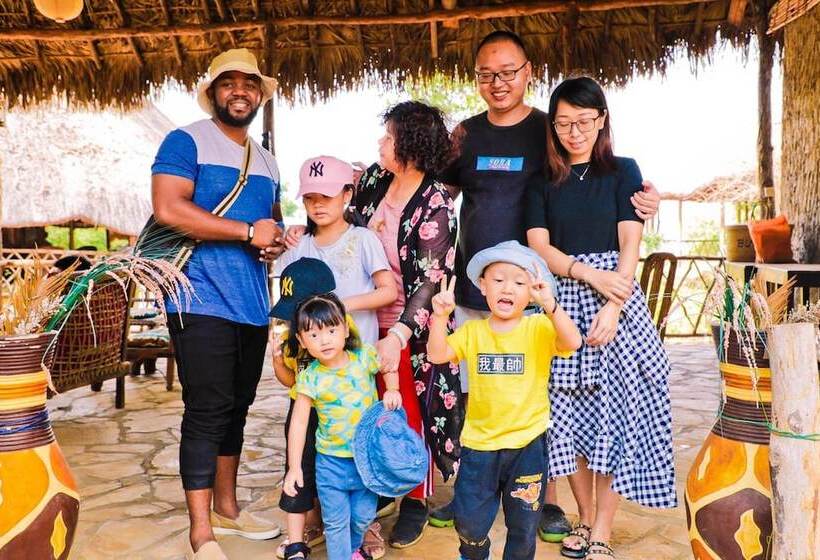 בית מלון כפרי Selous Butembo Tented Lodge Lotus