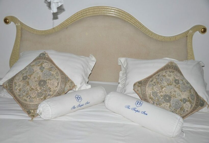 هتل Tropic Inn