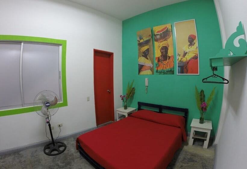 La Sucursal Hostel Adults Only