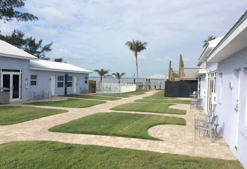 فندق على الطريق Lost Inn Paradise