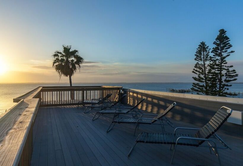 فندق على الطريق Lost Inn Paradise