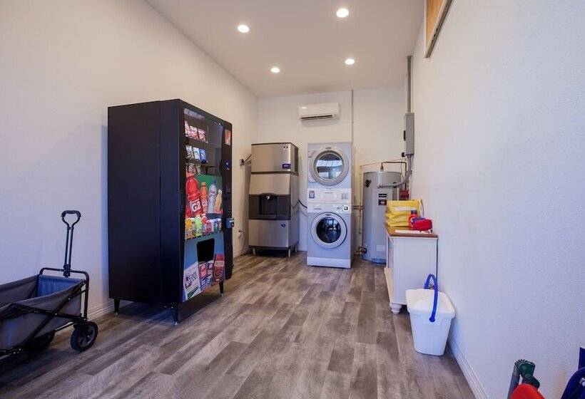 فندق على الطريق Lost Inn Paradise