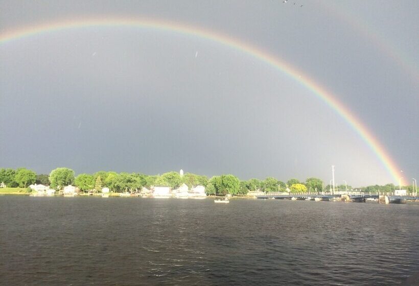 فندق على الطريق The Landing On The Wolf