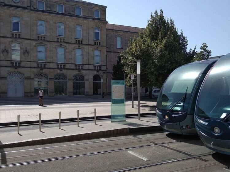 پانسیون Blue Lodge In Bordeaux