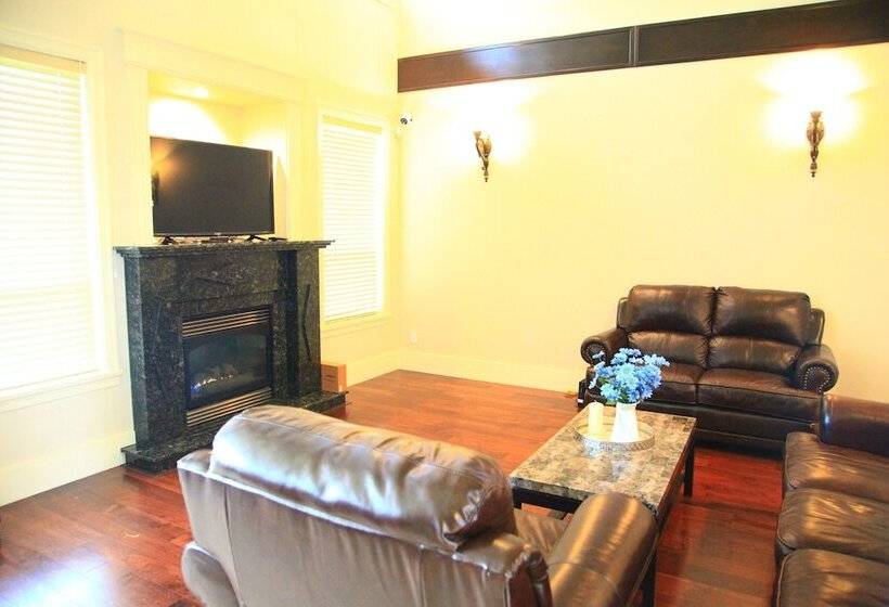 פנסיון Cozy House