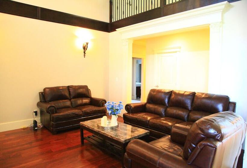 פנסיון Cozy House