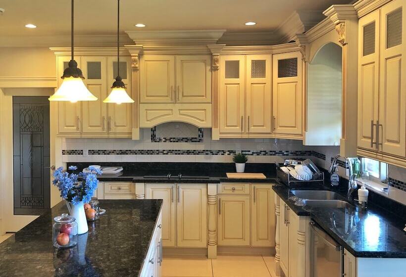 פנסיון Cozy House