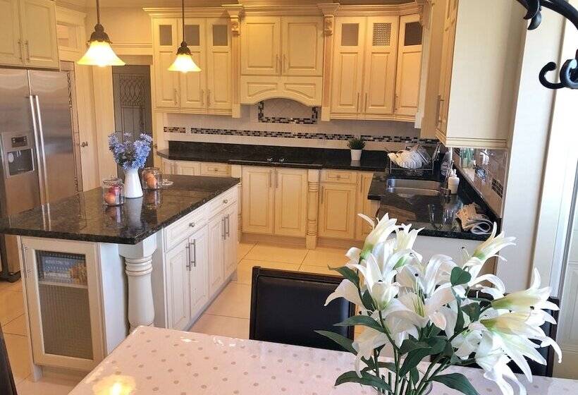 פנסיון Cozy House