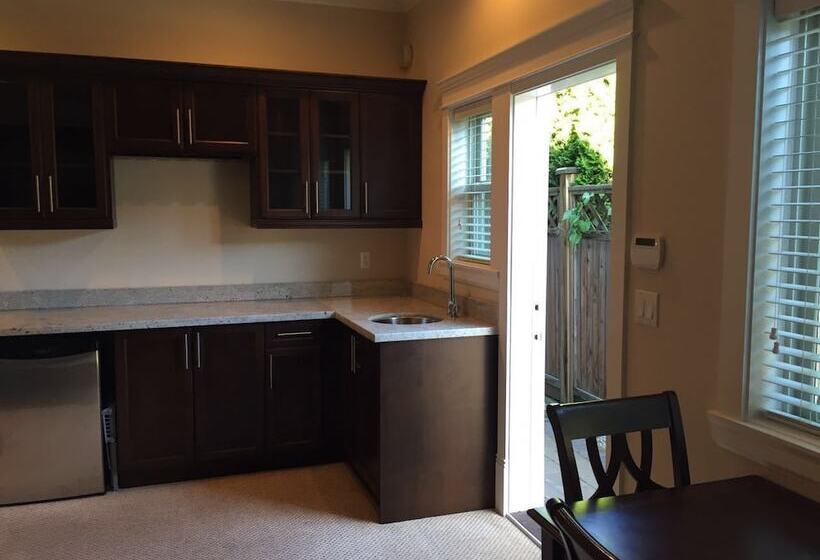 פנסיון Cozy House