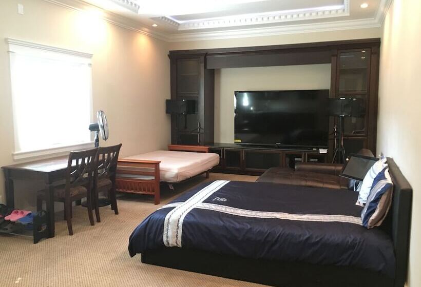 פנסיון Cozy House