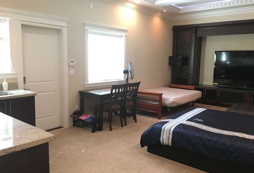 פנסיון Cozy House