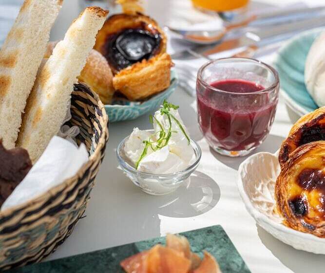 بنسيون Emcasa Boutique Guesthouse