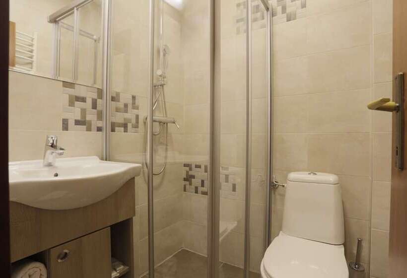 پانسیون Guesthouse Tara