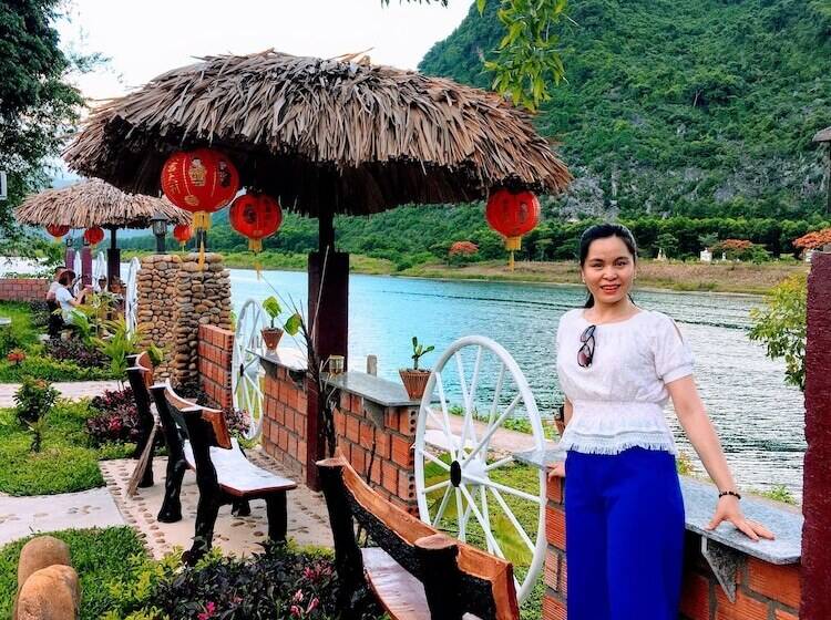 پانسیون Son River House