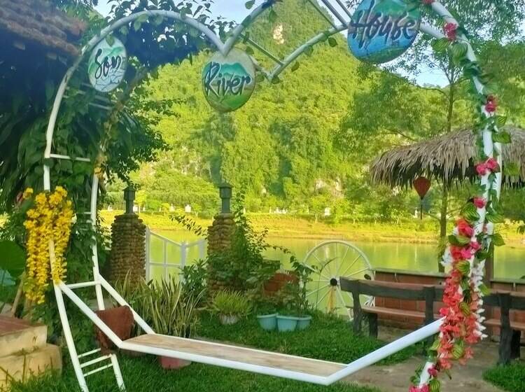 پانسیون Son River House