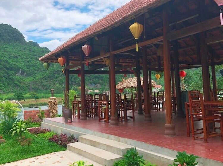 پانسیون Son River House