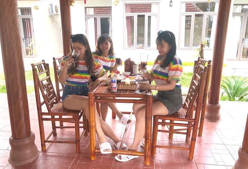 پانسیون Son River House