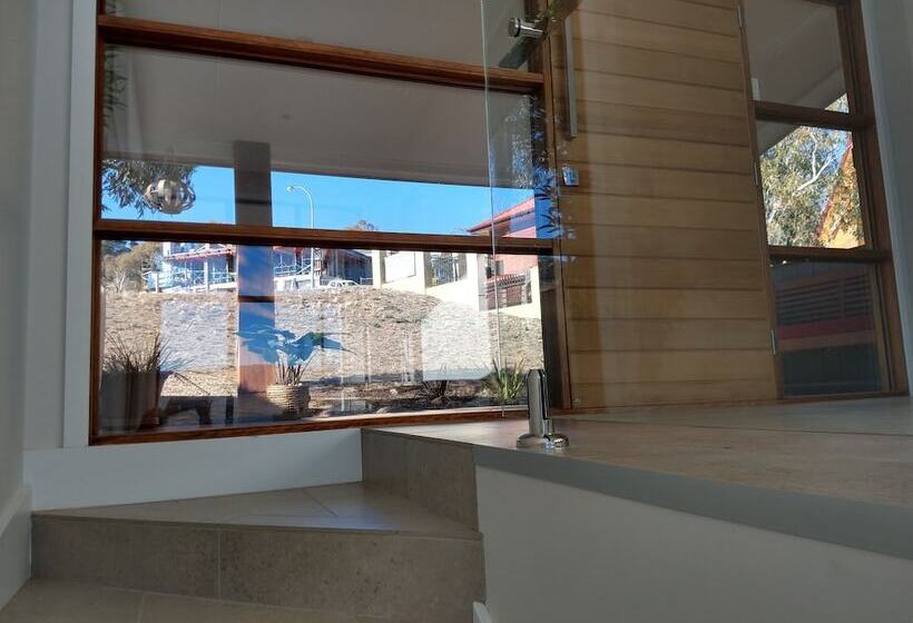 ペンション Willow Bay Lodge