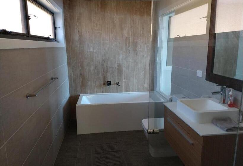 ペンション Willow Bay Lodge