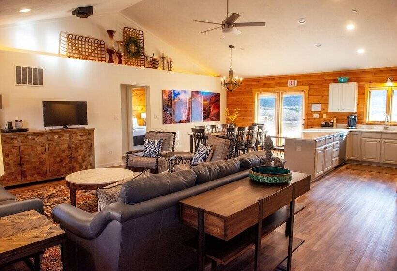 بنسيون Zion Red Rock Cabin