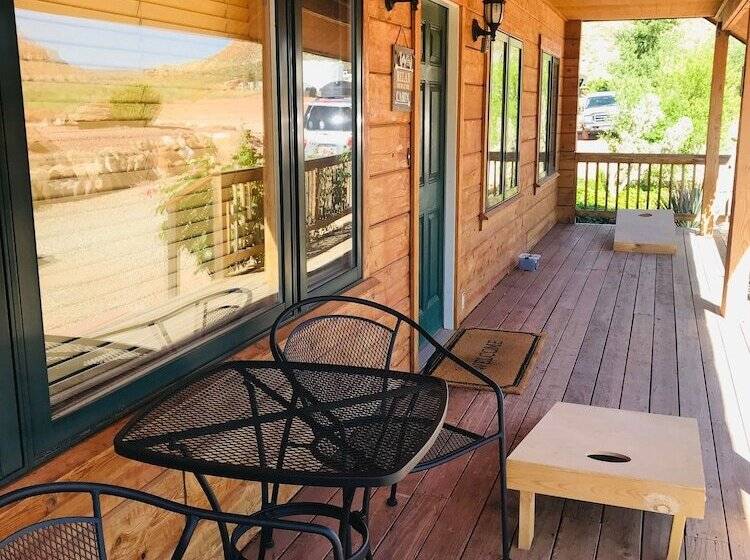 بنسيون Zion Red Rock Cabin