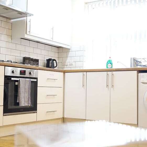 住所 Heathrow Ensuite Rooms