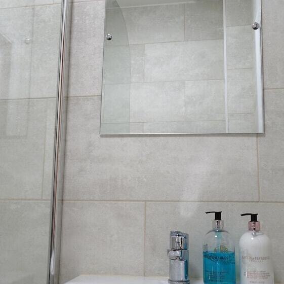 住所 Heathrow Ensuite Rooms