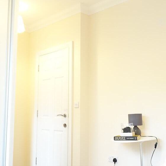 住所 Heathrow Ensuite Rooms