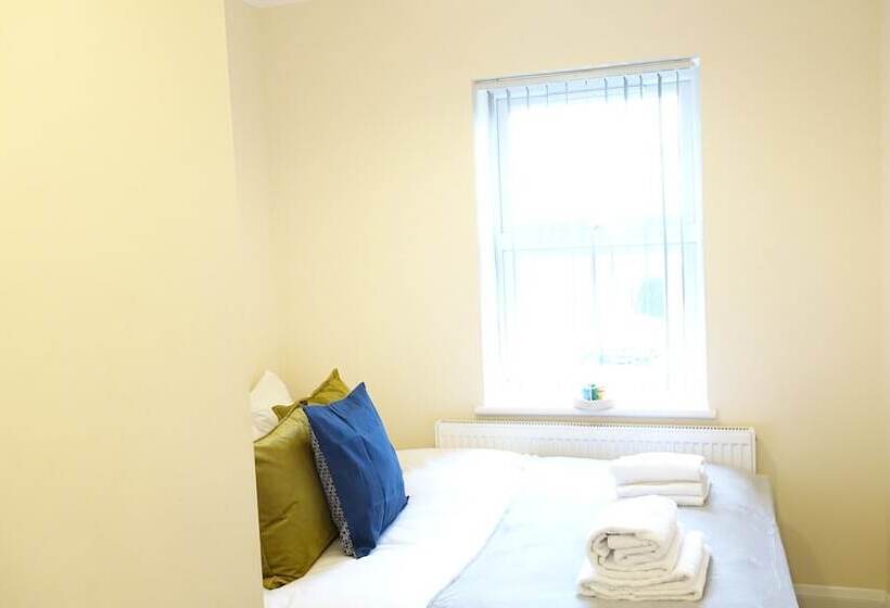 住所 Heathrow Ensuite Rooms